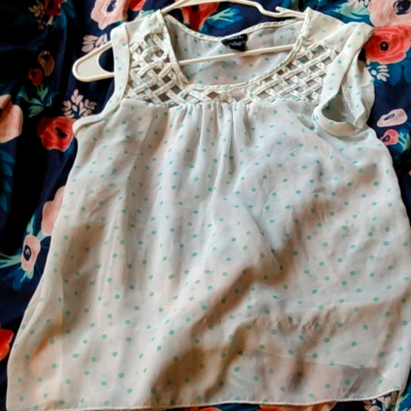 Sheer like poke a dot top - Picture 5 of 6